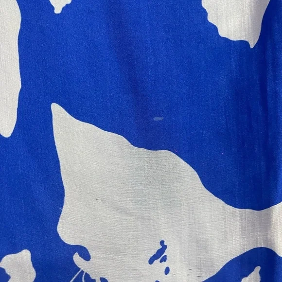 Italian blouse one size fits all the fabric has some in perfections - Picture 8 of 8